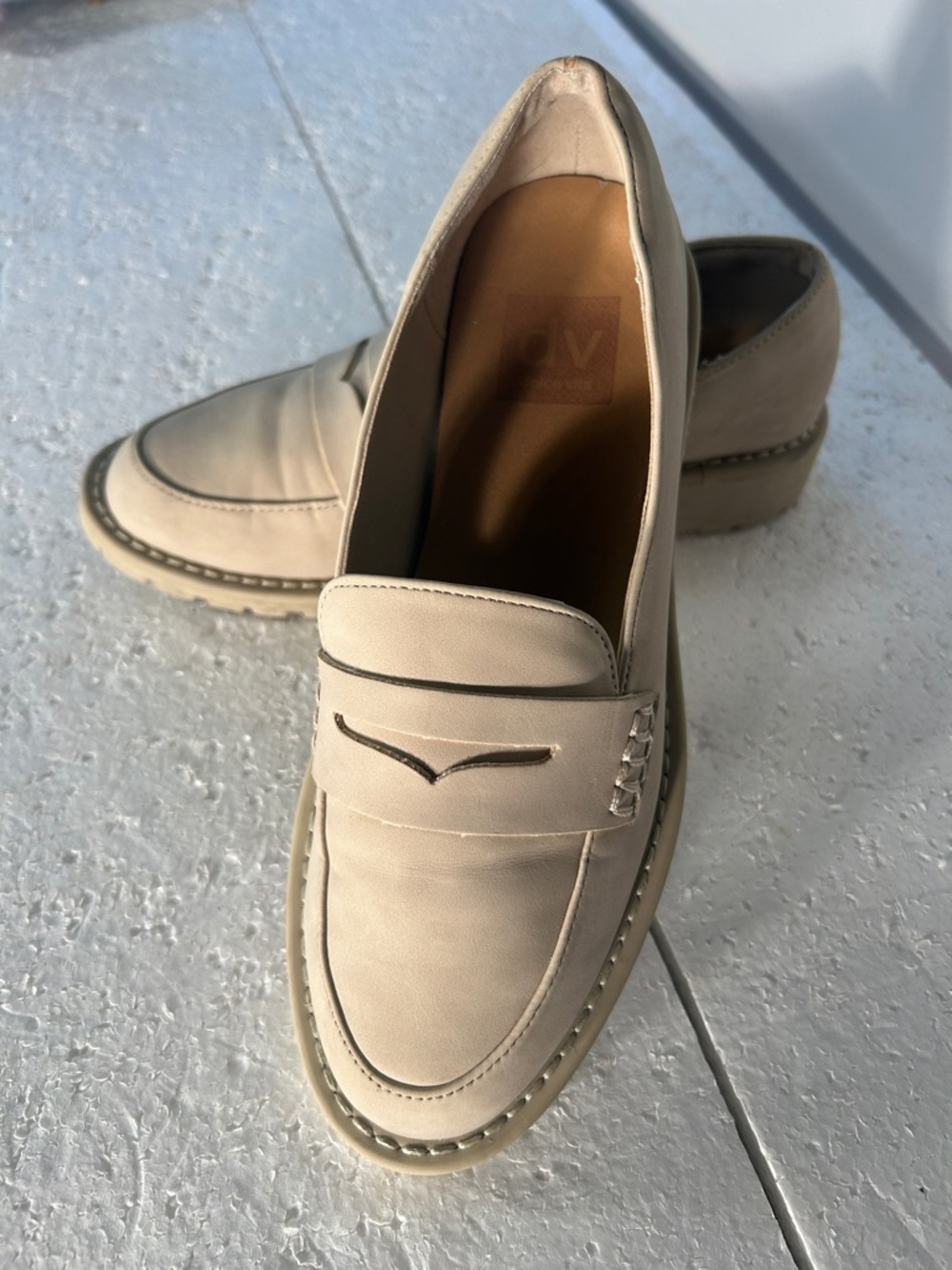 DV by Dolce Vita SZ 6.5 Catalina Beige Lug Sole Penny Loafers Preppy Academia
